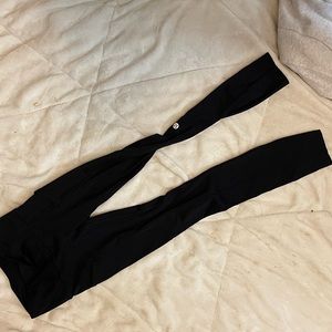 Brand New never worn. LULULEMON TO THE ANKLE LEGGINGS